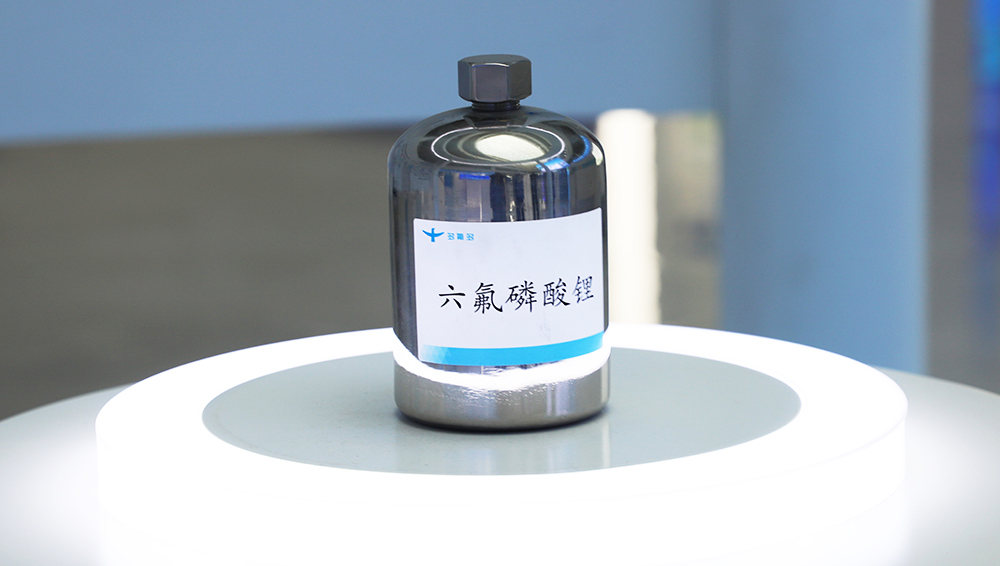 近一个月涨价2.15万元/吨！全球六氟磷酸锂出货量TOP10企业产能速览