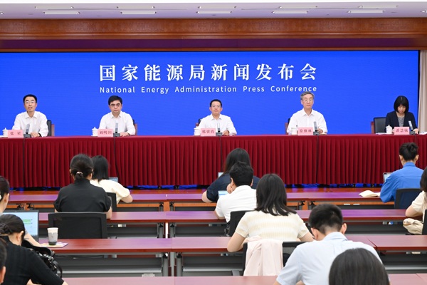 国家能源局：截至6月底我国电动汽车充电基础设施总数达2305.7万个