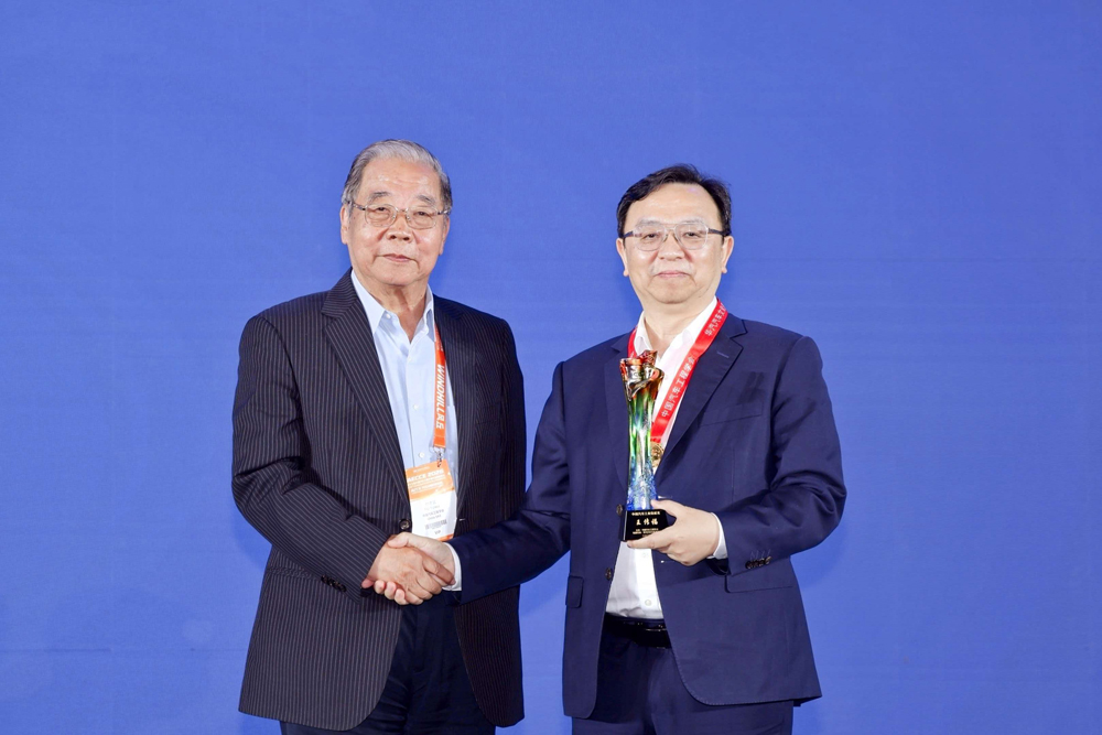 王传福荣获2026中国汽车工业最高荣誉“饶斌奖”
